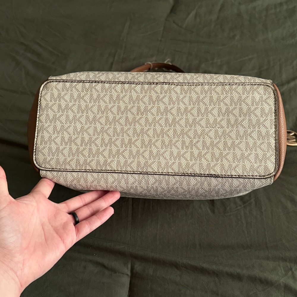 Michael Kors Purse - Picture 6 of 9